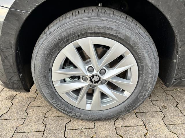 Skoda Fabia Extra Plus 1.0 TSI 116PS, 5 Jahre Garantie, BLACK-MAGIC METALLIC, CLIMATRONIC, BEHEIZTE FRONTSCHEIBE, SITZHEIZUNG, M-Lederlenkrad BEHEIZT, 15" ALU, Parksensoren hinten, R&uuml;ckfahrkamera, Infotainment 8", Virtual Cockpit, Tempomat, NSW, Wireless SmartLink 