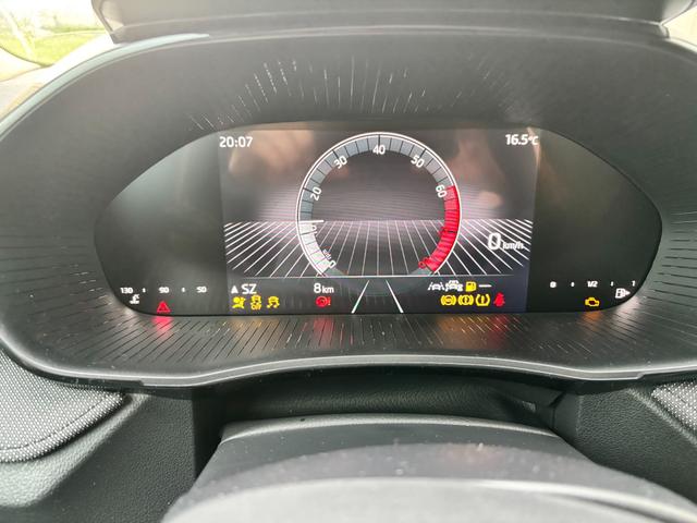 Skoda Fabia Extra Plus 1.0 TSI 116PS, 5 Jahre Garantie, SMOKEY-SILBER METALLIC, CLIMATRONIC, BEHEIZTE FRONTSCHEIBE, SITZHEIZUNG, M-Lederlenkrad BEHEIZT, 15" ALU, Parksensoren hinten, R&uuml;ckfahrkamera, Infotainment 8", Virtual Cockpit, Tempomat, NSW, Wireless SmartLink 
