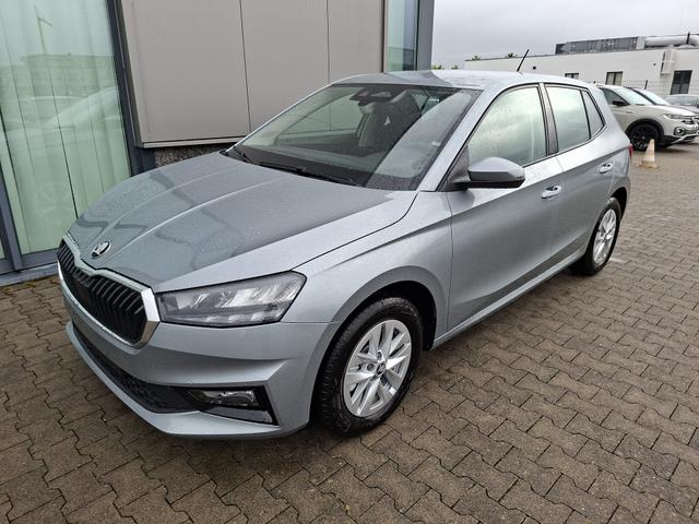 Skoda Fabia - Extra Plus 1.0 TSI 116PS, 5 Jahre Garantie, SMOKEY-SILBER METALLIC, CLIMATRONIC, BEHEIZTE FRONTSCHEIBE, SITZHEIZUNG, M-Lederlenkrad BEHEIZT, 15" ALU, Parksensoren hinten, R&uuml;ckfahrkamera, Infotainment 8", Virtual Cockpit, Tempomat, NSW, Wireless SmartLink