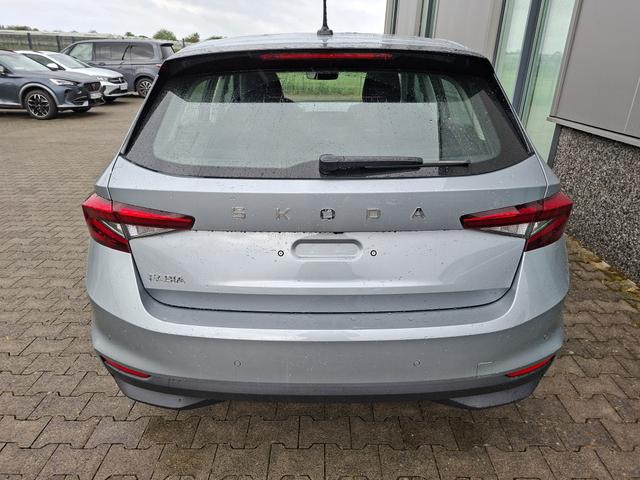 Skoda Fabia Extra Plus 1.0 TSI 116PS, 5 Jahre Garantie, SMOKEY-SILBER METALLIC, CLIMATRONIC, BEHEIZTE FRONTSCHEIBE, SITZHEIZUNG, M-Lederlenkrad BEHEIZT, 15" ALU, Parksensoren hinten, R&uuml;ckfahrkamera, Infotainment 8", Virtual Cockpit, Tempomat, NSW, Wireless SmartLink 