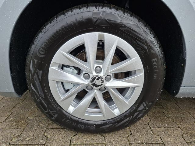Skoda Fabia Extra Plus 1.0 TSI 116PS, 5 Jahre Garantie, SMOKEY-SILBER METALLIC, CLIMATRONIC, BEHEIZTE FRONTSCHEIBE, SITZHEIZUNG, M-Lederlenkrad BEHEIZT, 15" ALU, Parksensoren hinten, R&uuml;ckfahrkamera, Infotainment 8", Virtual Cockpit, Tempomat, NSW, Wireless SmartLink 