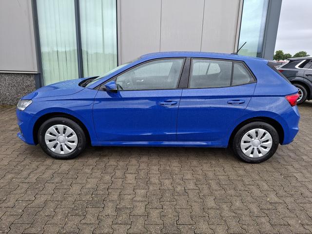 Skoda Fabia - Extra 1.0 80PS, 5 Jahre Garantie, Energy-Blau, Klimaanlage, Parksensoren hinten, Infotainment 8", Virtual Cockpit, LED-Scheinwerfer, Nebelscheinwerfer, Wireless SmartLink (Navi-Funktion &uuml;ber Smartphone), Armlehne vorn, Fu&szlig;matten
