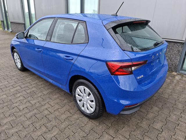 Skoda Fabia Extra 1.0 80PS, 5 Jahre Garantie, Energy-Blau, Klimaanlage, Parksensoren hinten, Infotainment 8", Virtual Cockpit, LED-Scheinwerfer, Nebelscheinwerfer, Wireless SmartLink (Navi-Funktion &uuml;ber Smartphone), Armlehne vorn, Fu&szlig;matten 