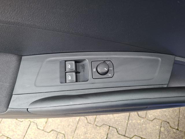 Skoda Fabia Extra 1.0 80PS, 5 Jahre Garantie, Energy-Blau, Klimaanlage, Parksensoren hinten, Infotainment 8", Virtual Cockpit, LED-Scheinwerfer, Nebelscheinwerfer, Wireless SmartLink (Navi-Funktion &uuml;ber Smartphone), Armlehne vorn, Fu&szlig;matten 