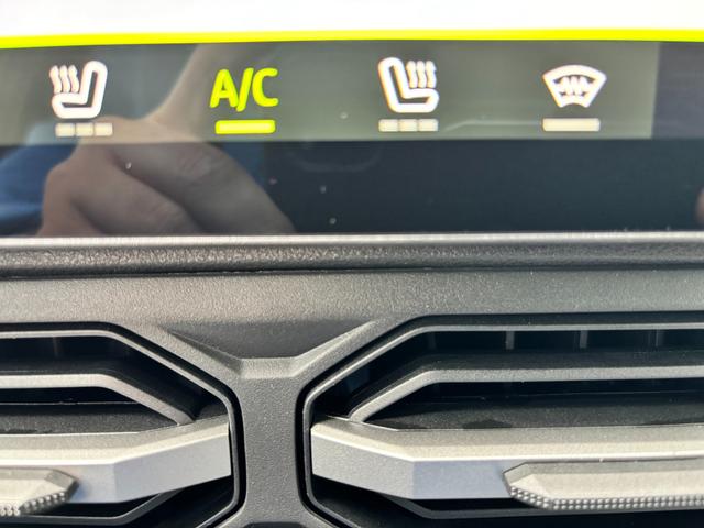 Dacia Bigster Journey FULL-HYBRID 155 (Benzin+Elektro), BLAU-METALLIC/DACH SCHWARZ, BEHEIZTE FRONTSCHEIBE, SITZHEIZUNG, LENRADKRADHEIZUNG, TOTER-WINKEL-ASSISTENT, PARKSENSOREN VORN/HINTEN, MULTIVIEW-KAMERA, 18" ALUFELGEN, PRIVACY-GLAS, NAVIGATION, ELEKTR. HECKKLAPPE, ACC 