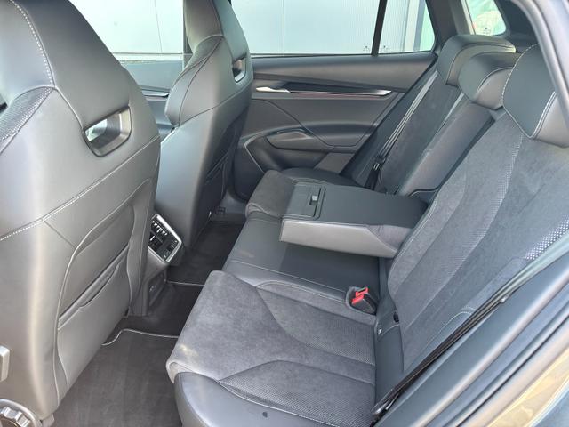 Skoda Elroq RS 4x4/ALLRAD, 20" Alufelgen, FULL-LED-MATRIX, Elektr. Fahrersitz mit Memory/Massage, 2-Zonen-Climatronic, Sitzheizung, Parksensoren vorn/hinten, R&uuml;ckfahrkamera, SunSet, Infotainment 13" + NAVIGATION, Beheizbares M-Lederlenkrad, Alarm, Dachreling 