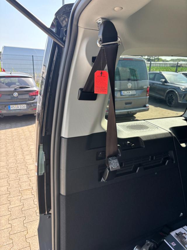Volkswagen Caddy Maxi Style BEHINDERTENUMBAU (HECKAUSSCHNITT) 1.5 TSI 115PS DSG/AUTOMATIK, PURE-GREY, 17" Alu/Ganzjahresreifen, Winterpaket, ACC-Tempomat, Toter-Winkel, ParkAssist, Parksensoren vo/hi, R&uuml;ckfahrkamera, Radio Ready2Discover 10" + Wireless AppConnect, Climatronic 