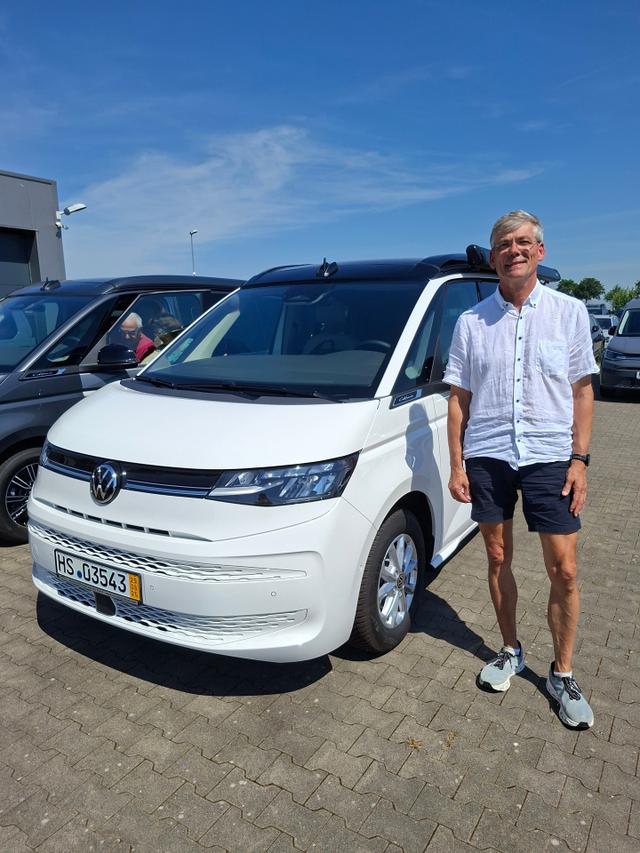 Fahrzeugübergabe eines Volkswagen T7 California 