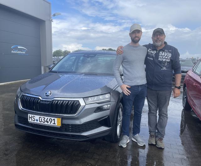 Fahrzeugübergabe eines Skoda Karoq 