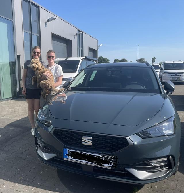 Fahrzeugübergabe eines Seat Leon Sportstourer 