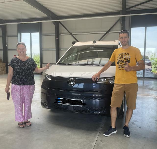 Fahrzeugübergabe eines Volkswagen T7 California 
