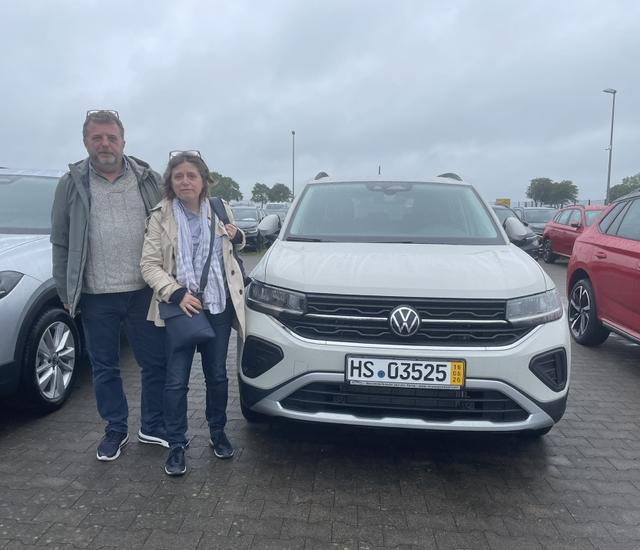 Fahrzeugübergabe eines VW T-Cross 