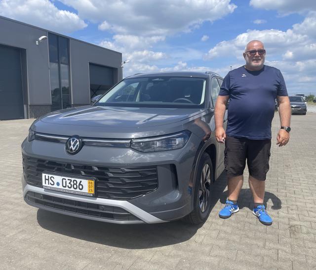 Fahrzeugübergabe eines VW Tayron 