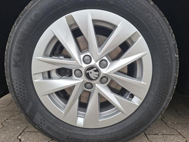 Skoda Fabia Extra Plus 1.0 TSI 116PS, 5 Jahre Garantie, GRAPHIT-GRAU METALLIC, CLIMATRONIC, BEHEIZTE FRONTSCHEIBE, SITZHEIZUNG, M-Lederlenkrad BEHEIZT, 15" ALU, Parksensoren hinten, R&uuml;ckfahrkamera, Infotainment 8", Virtual Cockpit, Tempomat, NSW, Wireless SmartLink 