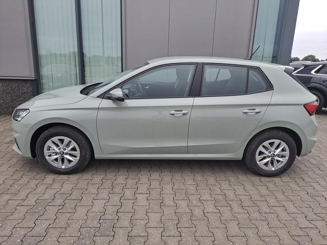 Skoda Fabia - Extra Plus 1.0 TSI 116PS, 5 Jahre Garantie, TIMIANO-GR&Uuml;N Sonderlackierung, CLIMATRONIC, BEHEIZTE FRONTSCHEIBE, SITZHEIZUNG, M-Lederlenkrad BEHEIZT, 15" ALU, Parksensoren hinten, R&uuml;ckfahrkamera, Infotainment 8", Virtual Cockpit, Tempomat, NSW, Wireless SmartLink