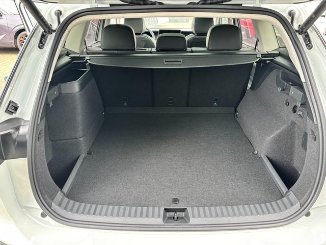 Volkswagen Tayron Limited 1.5 TSI eHYBRID (PLUG-IN) 204PS DSG, Metallic, Winterpaket, Elektr. Heckklappe, 17" Alu, LED-PLUS-Scheinwerfer, ParkAssist, Parksensoren v/h, 360&deg;Kamera, Akustikfenster/Privacy, Radio 12,9"/App-Connect, Alarm, Keyless, 3Z-Climatronic, ACC, Dachreling 