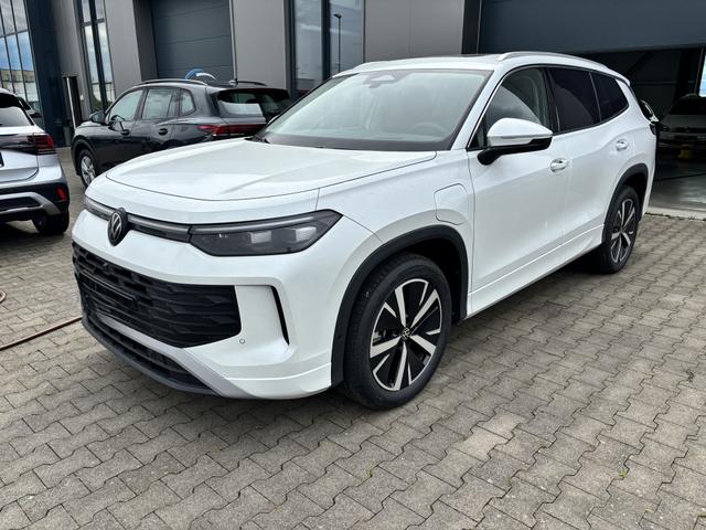 Volkswagen Tayron - Limited 1.5 eTSI 150PS DSG, Metallic, Winterpaket, Elektr. Heckklappe, 17" Alu, LED-PLUS-Scheinwerfer, ParkAssist, Parksensoren v/h, 360&deg;Kamera, Akustikfenster/Privacy, Radio 12,9"/App-Connect, Alarm, Keyless, 3Z-Climatronic, ACC, Dachreling silber