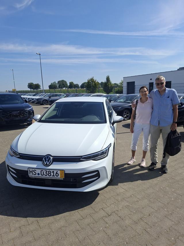 Fahrzeugübergabe eines Volkswagen Golf 