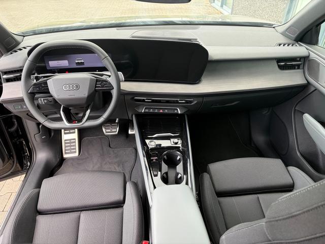 Audi Q3 Basis 2.0 TSI 204PS quattro (Allrad), 5 JAHRE GARANTIE, Technopaket PLUS, Metallic, Anh&auml;ngerkupplung, PANORAMADACH, DIGITALE MATRIX, Exterieur+Interieur S line Paket, 20" ALU 5-Speichen-Tripod, PRIVACY-Glas, SPORTPAKET, Exterieurpaket schwarz, Dynamikpaket 