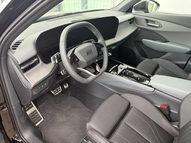 Audi Q3 Basis 2.0 TSI 204PS quattro (Allrad), 5 JAHRE GARANTIE, Technopaket PLUS, Metallic, Anh&auml;ngerkupplung, PANORAMADACH, DIGITALE MATRIX, Exterieur+Interieur S line Paket, 20" ALU 5-Speichen-Tripod, PRIVACY-Glas, SPORTPAKET, Exterieurpaket schwarz, Dynamikpaket 