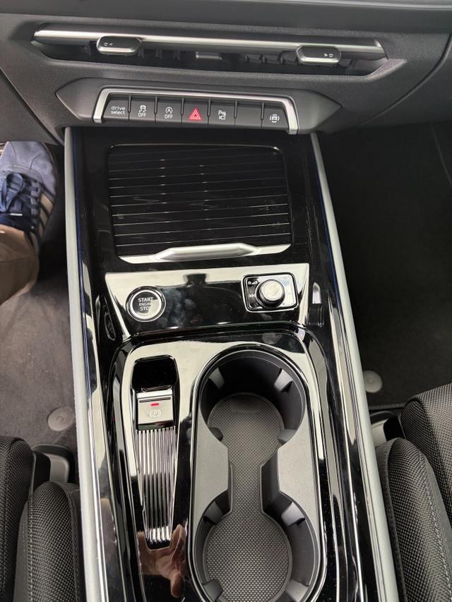 Audi Q3 Basis 2.0 TSI 204PS quattro (Allrad), 5 JAHRE GARANTIE, Technopaket PLUS, Metallic, Anh&auml;ngerkupplung, PANORAMADACH, DIGITALE MATRIX, Exterieur+Interieur S line Paket, 20" ALU 5-Speichen-Tripod, PRIVACY-Glas, SPORTPAKET, Exterieurpaket schwarz, Dynamikpaket 