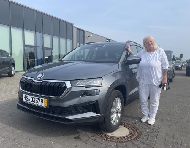 Fahrzeugübergabe eines Skoda Karoq 