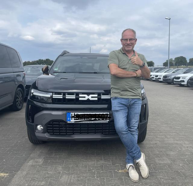 Fahrzeugübergabe eines Dacia Duster 