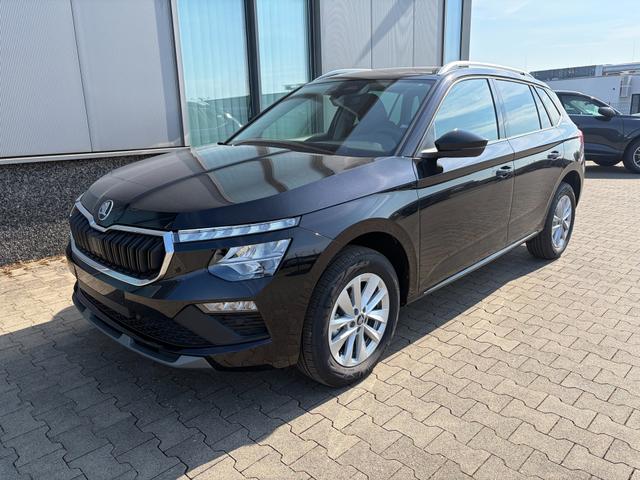 Skoda Kamiq Selection 1.0 TSI 115PS, 5J GARANTIE, Schwarz-METALLIC, ELEKTR. HECKKLAPPE, ANH&Auml;NGERKUPPLUNG, BEH. FRONTSCHEIBE, Sitzheizung, Lenkradheizung, Ladeboden var, ACC, SIDE Assist, Virtual Cockpit 10", Parksensoren v/h, Kamera, KESSY, Privacy-Glas, 16" Alu, Climatronic 