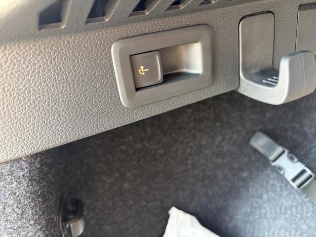 Skoda Kamiq Selection 1.0 TSI 115PS, 5J GARANTIE, Schwarz-METALLIC, ELEKTR. HECKKLAPPE, ANH&Auml;NGERKUPPLUNG, BEH. FRONTSCHEIBE, Sitzheizung, Lenkradheizung, Ladeboden var, ACC, SIDE Assist, Virtual Cockpit 10", Parksensoren v/h, Kamera, KESSY, Privacy-Glas, 16" Alu, Climatronic 