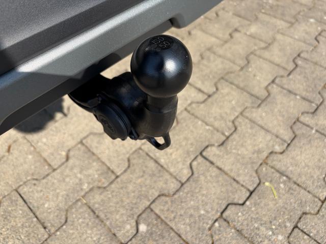 Skoda Kamiq Selection 1.0 TSI 115PS, 5J GARANTIE, Schwarz-METALLIC, ELEKTR. HECKKLAPPE, ANH&Auml;NGERKUPPLUNG, BEH. FRONTSCHEIBE, Sitzheizung, Lenkradheizung, Ladeboden var, ACC, SIDE Assist, Virtual Cockpit 10", Parksensoren v/h, Kamera, KESSY, Privacy-Glas, 16" Alu, Climatronic 