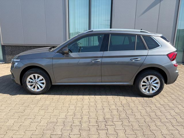 Skoda Kamiq - Selection 1.0 TSI 115PS, 5J GARANTIE, Grau-METALLIC, ELEKTR. HECKKLAPPE, ANH&Auml;NGERKUPPLUNG, BEH. FRONTSCHEIBE, Sitzheizung, Lenkradheizung, Ladeboden var, ACC, SIDE Assist, Virtual Cockpit 10", Parksensoren v/h, Kamera, KESSY, Privacy-Glas, 16" Alu, Climatronic