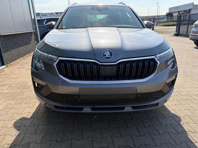 Skoda Kamiq Selection 1.0 TSI 115PS, 5J GARANTIE, Grau-METALLIC, ELEKTR. HECKKLAPPE, ANH&Auml;NGERKUPPLUNG, BEH. FRONTSCHEIBE, Sitzheizung, Lenkradheizung, Ladeboden var, ACC, SIDE Assist, Virtual Cockpit 10", Parksensoren v/h, Kamera, KESSY, Privacy-Glas, 16" Alu, Climatronic 