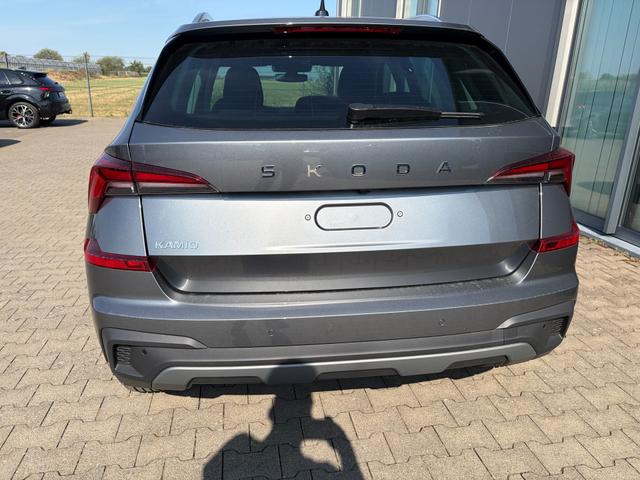Skoda Kamiq Selection 1.0 TSI 115PS, 5J GARANTIE, Grau-METALLIC, ELEKTR. HECKKLAPPE, ANH&Auml;NGERKUPPLUNG, BEH. FRONTSCHEIBE, Sitzheizung, Lenkradheizung, Ladeboden var, ACC, SIDE Assist, Virtual Cockpit 10", Parksensoren v/h, Kamera, KESSY, Privacy-Glas, 16" Alu, Climatronic 