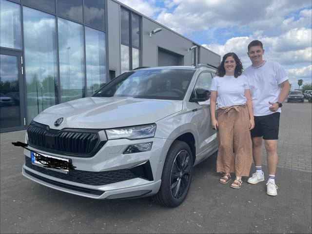 Fahrzeugübergabe eines Skoda Karoq 