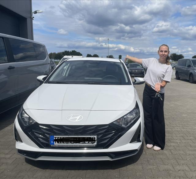 Fahrzeugübergabe eines Hyundai i20 