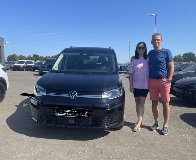 Fahrzeugübergabe eines Volkswagen Caddy Maxi 