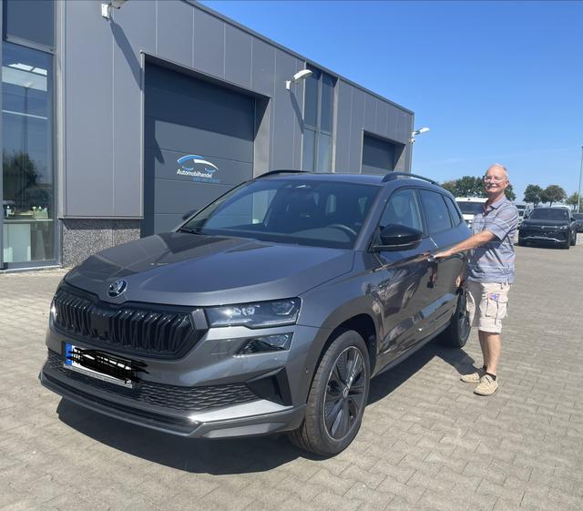 Fahrzeugübergabe eines Skoda Karoq 