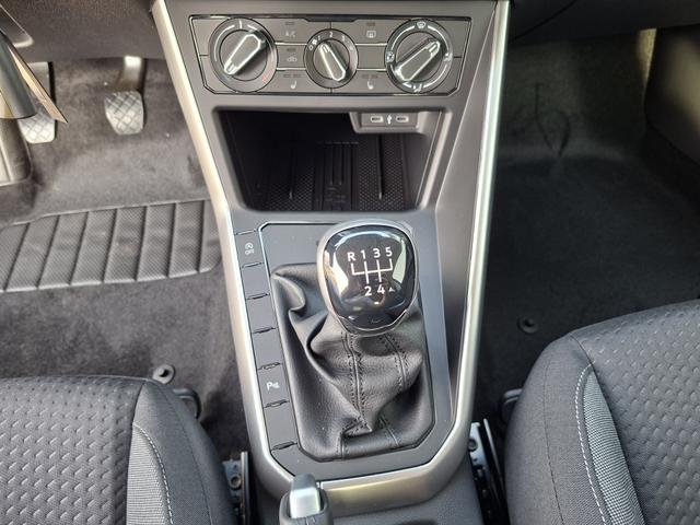 Volkswagen Polo Special 1.0 TSI 95PS, 4 Jahre VW-Garantie, ANH&Auml;NGERKUPPLUNG, 15" ALU, SITZHEIZUNG, Parksensoren VORNE & hinten, R&uuml;ckfahrkamera, M-Lederlenkrad, READY2DISCOVER, APP-CONNECT, Armlehne vorne, Induktionsladen Smartphone, Abgedunkelte Scheiben, RESERVERAD, NSW 
