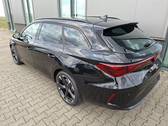 Cupra Leon Sportstourer Basis 1.5 eTSI 150PS DSG (AUTOMATIK), SCHWARZ, ANH&Auml;NGERKUPPLUNG, ELEKTR. HECKKLAPPE, KESSY, ALARM, R&Uuml;CKFAHRKAMERA, 18" Alu, Sitzheizung, M-Lederlenkrad beheizt, Parksensoren vorne und hinten, Adaptiver Tempomat, 3-Zonen-Climatronic, Radio 12,9" + Full Link 