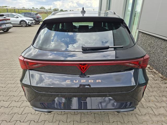 Cupra Leon Sportstourer Basis 1.5 eTSI 150PS DSG (AUTOMATIK), SCHWARZ, ANH&Auml;NGERKUPPLUNG, ELEKTR. HECKKLAPPE, KESSY, ALARM, R&Uuml;CKFAHRKAMERA, 18" Alu, Sitzheizung, M-Lederlenkrad beheizt, Parksensoren vorne und hinten, Adaptiver Tempomat, 3-Zonen-Climatronic, Radio 12,9" + Full Link 
