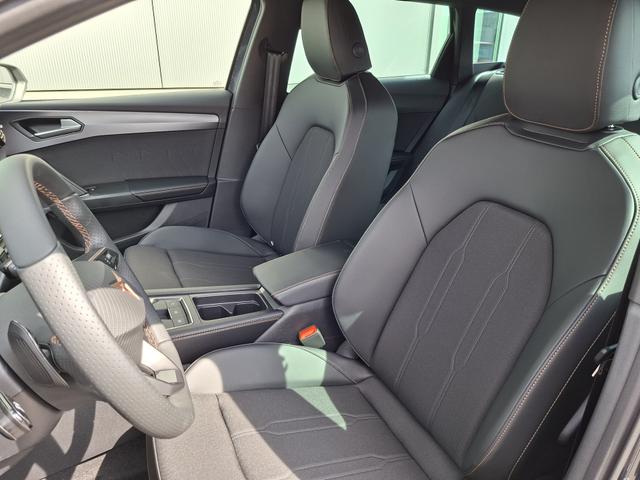 Cupra Leon Sportstourer Basis 1.5 eTSI 150PS DSG (AUTOMATIK), SCHWARZ, ANH&Auml;NGERKUPPLUNG, ELEKTR. HECKKLAPPE, KESSY, ALARM, R&Uuml;CKFAHRKAMERA, 18" Alu, Sitzheizung, M-Lederlenkrad beheizt, Parksensoren vorne und hinten, Adaptiver Tempomat, 3-Zonen-Climatronic, Radio 12,9" + Full Link 