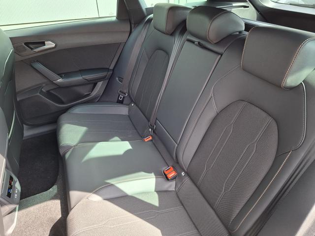 Cupra Leon Sportstourer Basis 1.5 eTSI 150PS DSG (AUTOMATIK), SCHWARZ, ANH&Auml;NGERKUPPLUNG, ELEKTR. HECKKLAPPE, KESSY, ALARM, R&Uuml;CKFAHRKAMERA, 18" Alu, Sitzheizung, M-Lederlenkrad beheizt, Parksensoren vorne und hinten, Adaptiver Tempomat, 3-Zonen-Climatronic, Radio 12,9" + Full Link 