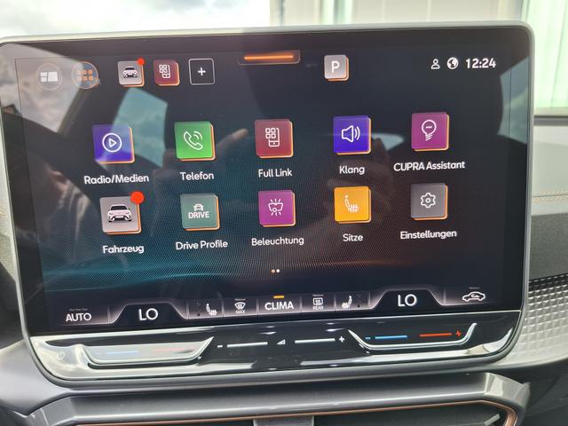 Cupra Leon Sportstourer Basis 1.5 eTSI 150PS DSG (AUTOMATIK), SCHWARZ, ANH&Auml;NGERKUPPLUNG, ELEKTR. HECKKLAPPE, KESSY, ALARM, R&Uuml;CKFAHRKAMERA, 18" Alu, Sitzheizung, M-Lederlenkrad beheizt, Parksensoren vorne und hinten, Adaptiver Tempomat, 3-Zonen-Climatronic, Radio 12,9" + Full Link 