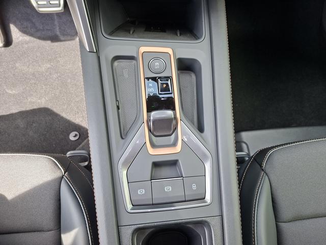 Cupra Leon Sportstourer Basis 1.5 eTSI 150PS DSG (AUTOMATIK), SCHWARZ, ANH&Auml;NGERKUPPLUNG, ELEKTR. HECKKLAPPE, KESSY, ALARM, R&Uuml;CKFAHRKAMERA, 18" Alu, Sitzheizung, M-Lederlenkrad beheizt, Parksensoren vorne und hinten, Adaptiver Tempomat, 3-Zonen-Climatronic, Radio 12,9" + Full Link 