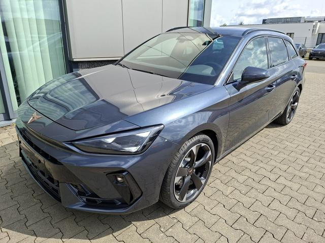 Cupra Leon Sportstourer Basis 1.5 eTSI 150PS DSG (AUTOMATIK), GRAU-MET, ANH&Auml;NGERKUPPLUNG, ELEKTR. HECKKLAPPE, KESSY, ALARM, R&Uuml;CKFAHRKAMERA, 18" Alu, Sitzheizung, M-Lederlenkrad beheizt, Parksensoren vorne und hinten, Adaptiver Tempomat, 3-Zonen-Climatronic, Radio 12,9" + Full Link 
