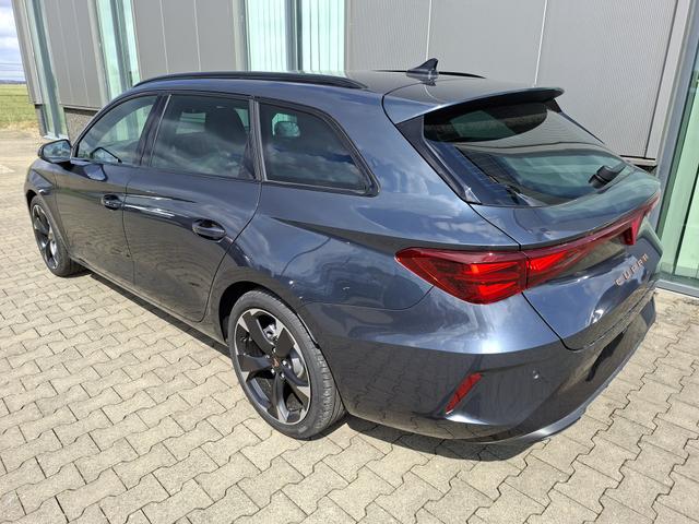 Cupra Leon Sportstourer Basis 1.5 eTSI 150PS DSG (AUTOMATIK), GRAU-MET, ANH&Auml;NGERKUPPLUNG, ELEKTR. HECKKLAPPE, KESSY, ALARM, R&Uuml;CKFAHRKAMERA, 18" Alu, Sitzheizung, M-Lederlenkrad beheizt, Parksensoren vorne und hinten, Adaptiver Tempomat, 3-Zonen-Climatronic, Radio 12,9" + Full Link 