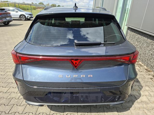Cupra Leon Sportstourer Basis 1.5 eTSI 150PS DSG (AUTOMATIK), GRAU-MET, ANH&Auml;NGERKUPPLUNG, ELEKTR. HECKKLAPPE, KESSY, ALARM, R&Uuml;CKFAHRKAMERA, 18" Alu, Sitzheizung, M-Lederlenkrad beheizt, Parksensoren vorne und hinten, Adaptiver Tempomat, 3-Zonen-Climatronic, Radio 12,9" + Full Link 