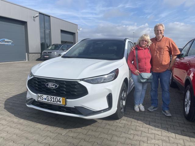 Fahrzeugübergabe eines Ford Kuga 