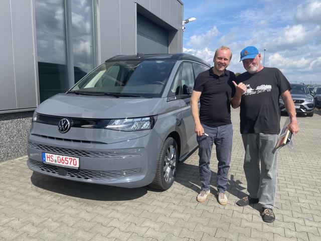 Fahrzeugübergabe eines Volkswagen T7 California 