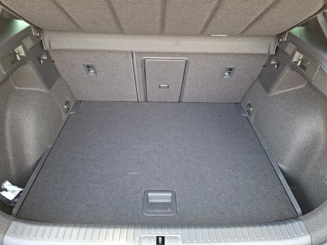 Cupra Formentor Basis 1.5 eTSI 150PS DSG (AUTOMATIK), ANH&Auml;NGERKUPPLUNG, KESSY, ALARM, R&Uuml;CKFAHRKAMERA, ELEKTR. HECKKLAPPE, 18" Alu, Sitzheizung, M-Lederlenkrad beheizt, 3-Zonen-Climatronic, Parksensoren vorne/hinten, ACC-Tempomat, Digitales Cockpit 10", Radio 12,9"+Full-Link 
